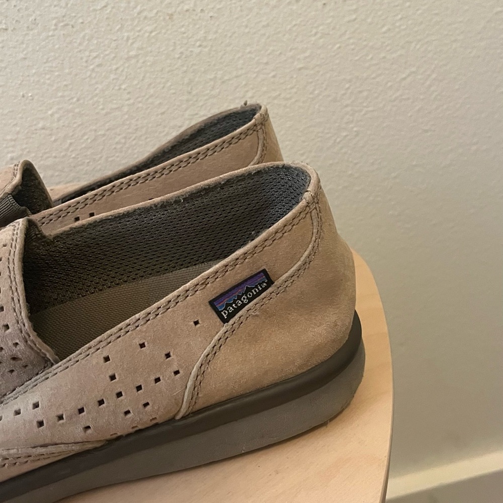 Patagonia Men's Loafers Maui Air Retro Khaki Perforated Leather Moc Casual - Picture 3 of 5